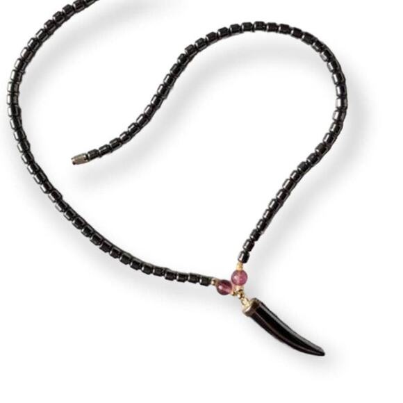 None and/or Unknown Jewelry - Hematite horn necklace